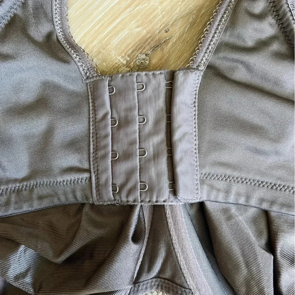 WACOAL : Basic Beauty Full Figure Seamless Underwire Bra 855192 - Picture 5 of 12